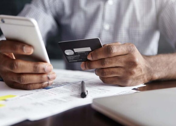 Carnê ou cartão: qual a melhor opção para o crediário?